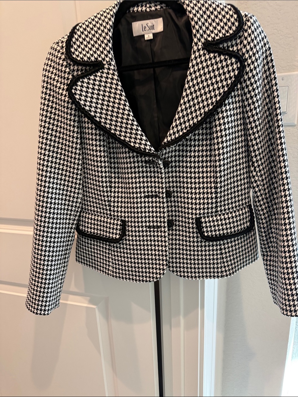 Le Suit Black & White Houndstooth Cropped Blazer with Trim